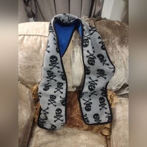 Fleece Skull Cross Bones Scarf
